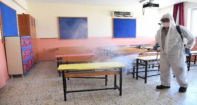 Konyaaltı Belediyesi'nden okullara dezenfekte seferberliği